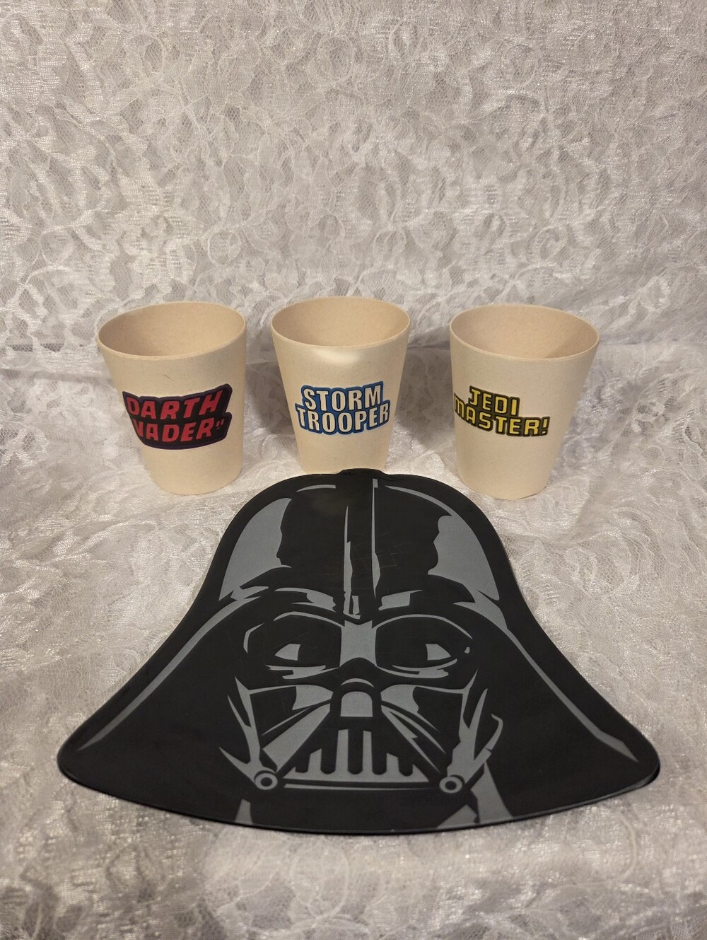 Star Wars: 1 Plate and 3 Cups